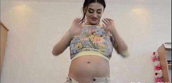  Pregnant Latoya from MyPreggo.com 3